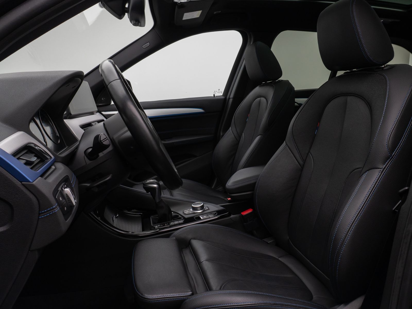 Fahrzeugabbildung BMW X1 xD25e M Sport Panorama Kamera HUD H/K Komfort