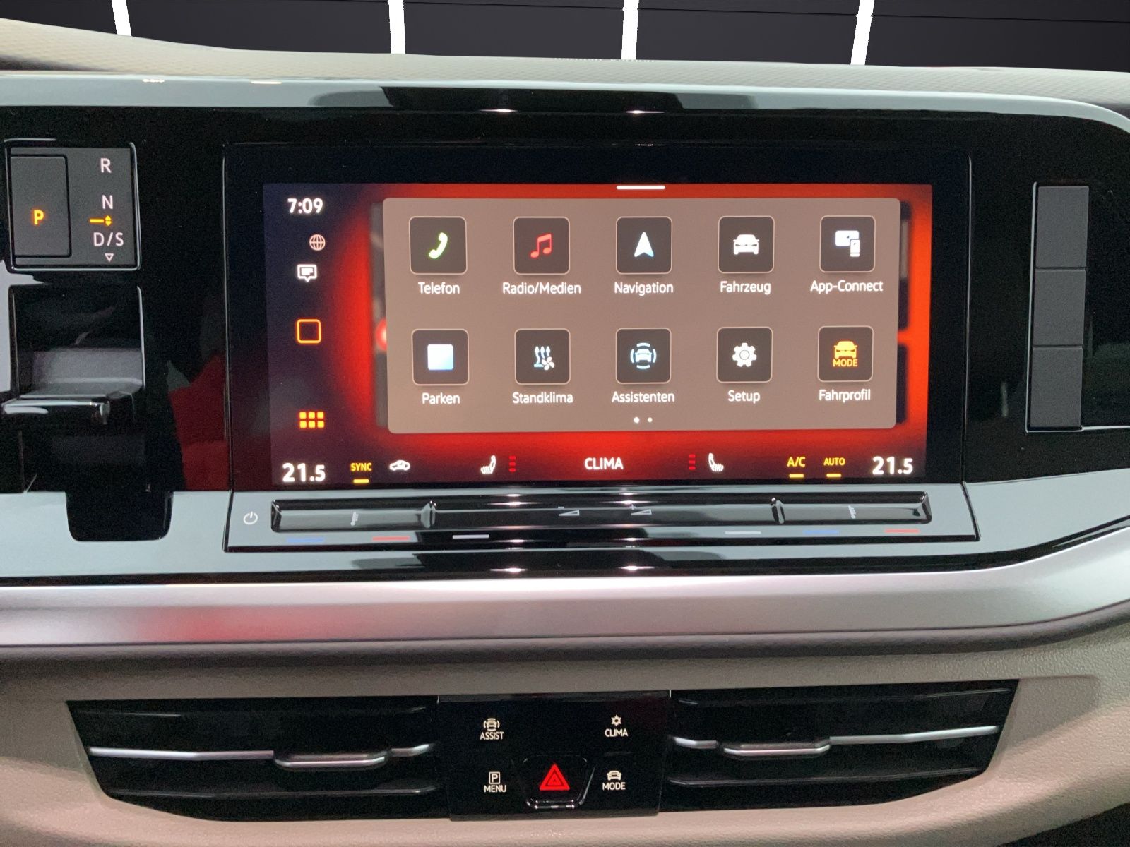 Fahrzeugabbildung Volkswagen T7 Multivan GOAL TDI DSG KLIMA, AHK, STANDH., DC