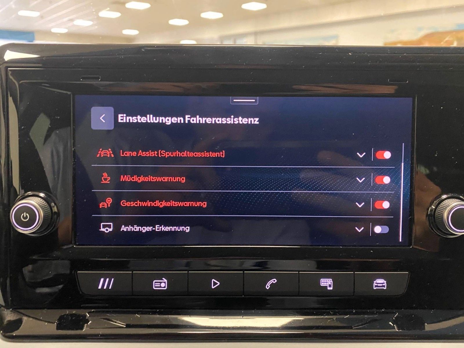 Fahrzeugabbildung SEAT Arona 1.0 TSI DSG STYLE+5 JAHRE GARANTIE+AHK+LED