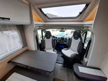 Sunlight Adventure T 67S TV-Paket Combi 6E AWT isoliert