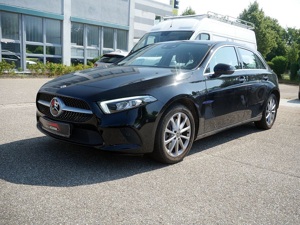 MERCEDES-BENZ A 250 e Progressive PDC SHZ KAMERA NAVI AHK LED