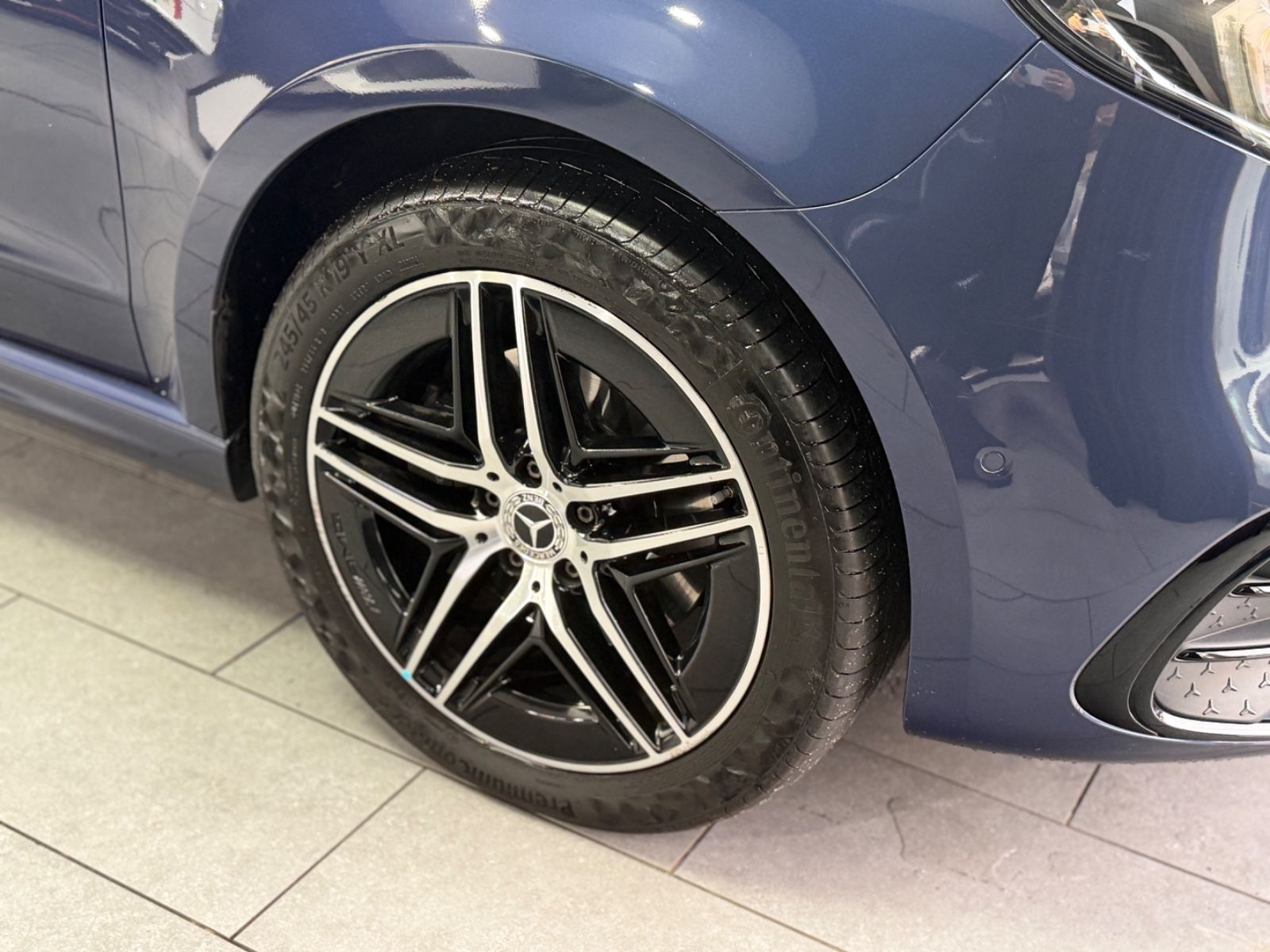 Fahrzeugabbildung Mercedes-Benz V250d lang EXCLUSIVE|AMG|BURMESTER|PANO|ACC|360°