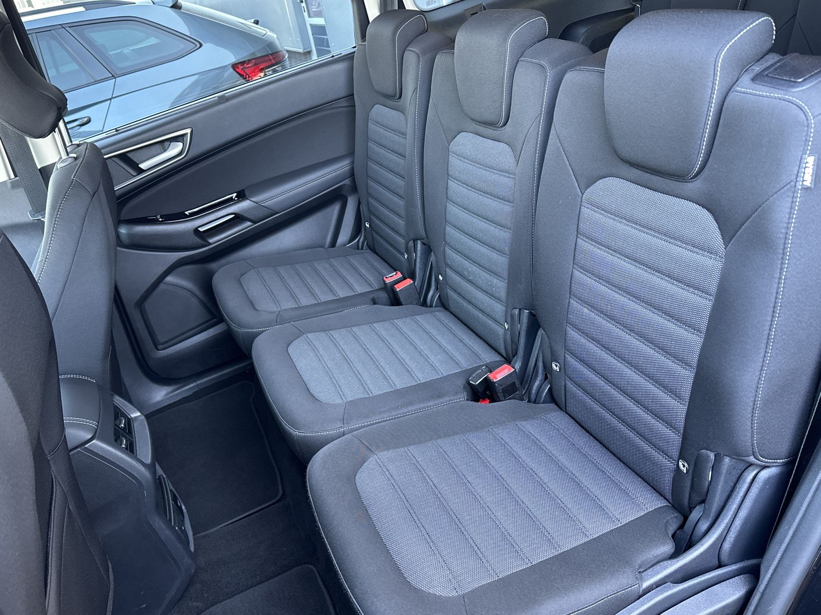 Fahrzeugabbildung Ford Galaxy 2.0 EB Aut. Titanium 7Sitzer NAV+LED+PANO