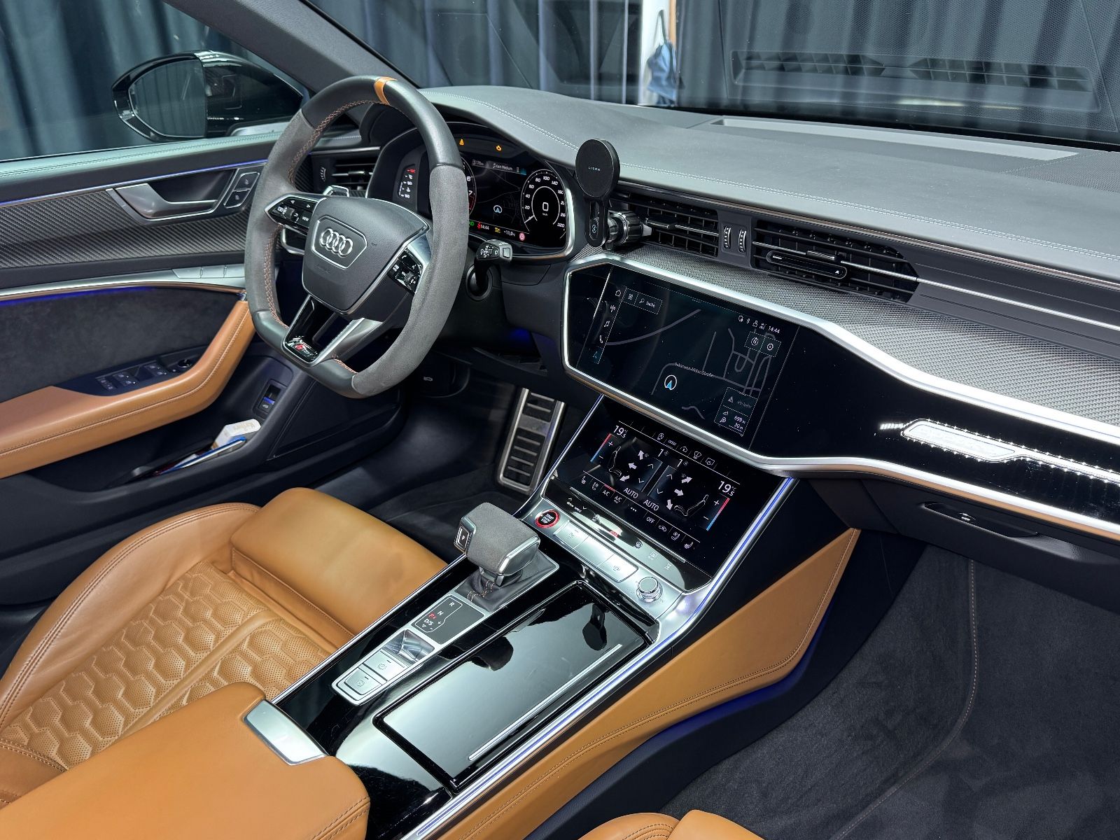 Fahrzeugabbildung Audi RS6 Avant 4.0 TFSI quattro|PANO|MATRIX|ACC|VOLL