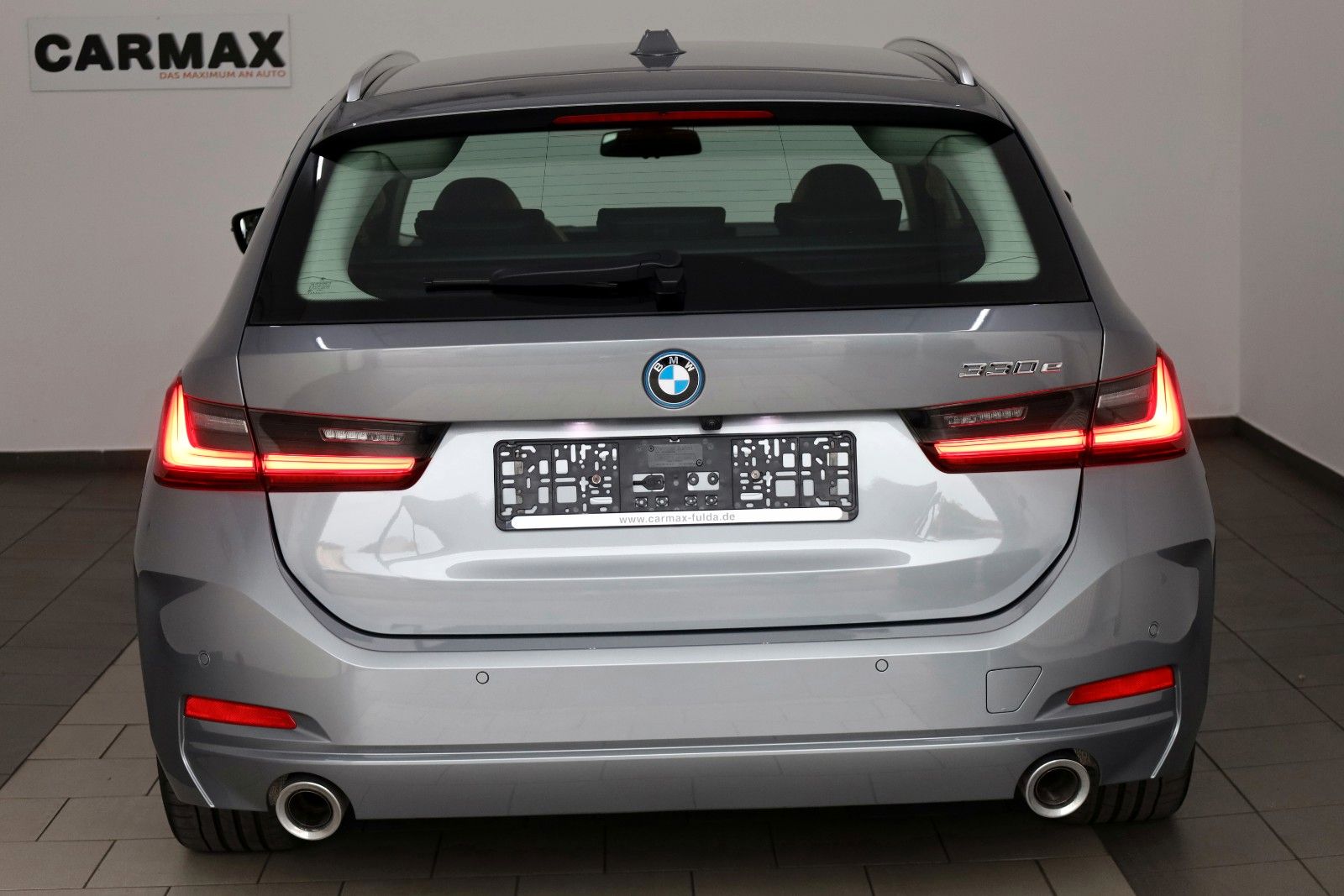 Fahrzeugabbildung BMW 330 e Touring,Leder,Navi,LED,Kamera,HUD, Curved