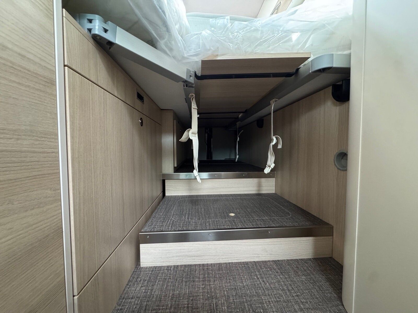 Fahrzeugabbildung Eura Mobil Van V 635 EB 180 PS, Skyroof, Automatik