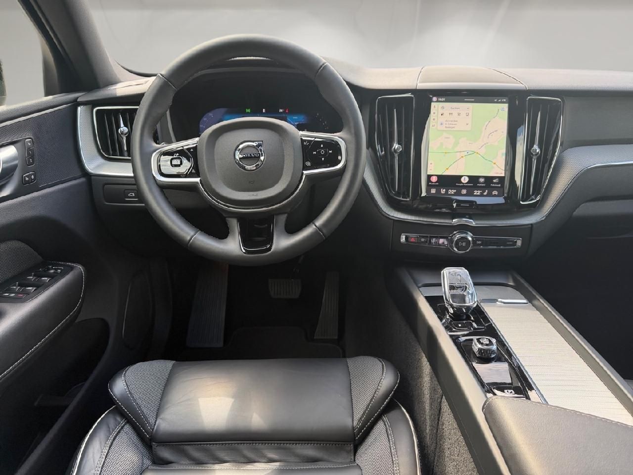 Fahrzeugabbildung Volvo XC60 B5 Benzin AWD Plus Black Edition