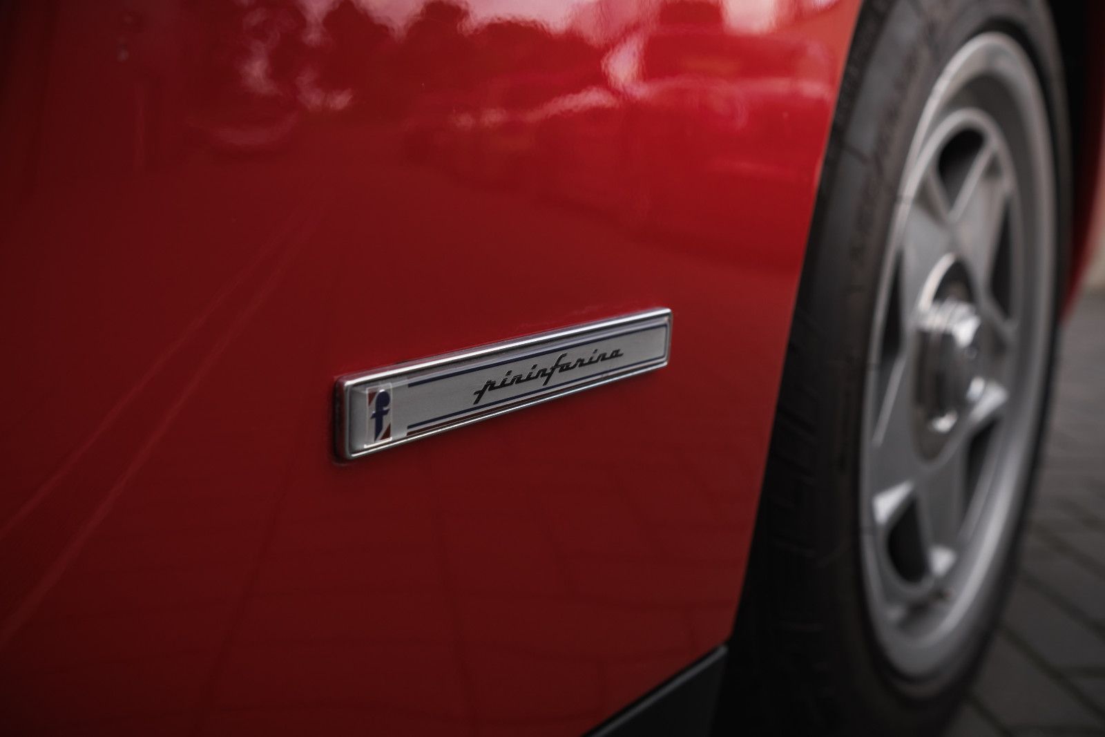 Fahrzeugabbildung Ferrari Testarossa - 2. Hd.- wenig KM - dt. Auto - TOP!