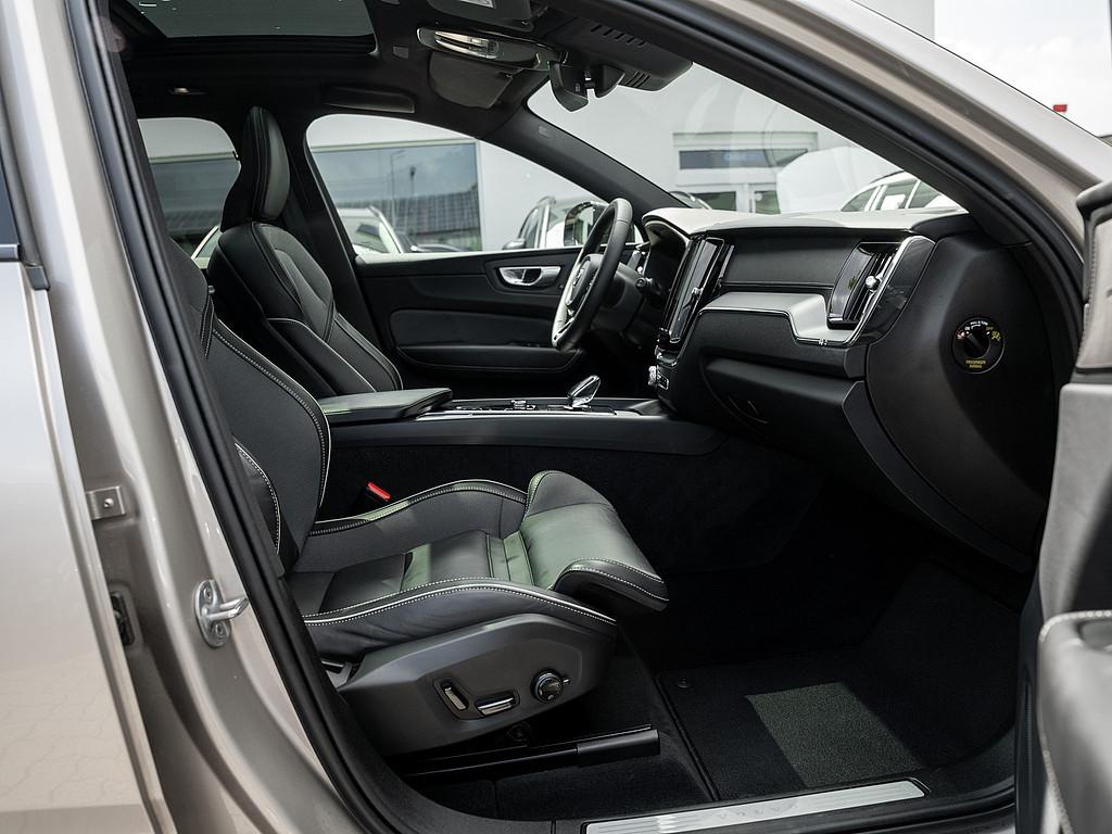 Volvo XC60 B5 AWD Ultimate Dark