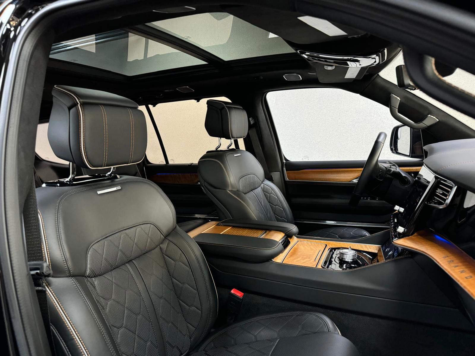 Fahrzeugabbildung Jeep GRAND WAGONEER SER. III BLACK LINE-24"6.4L V-8 .