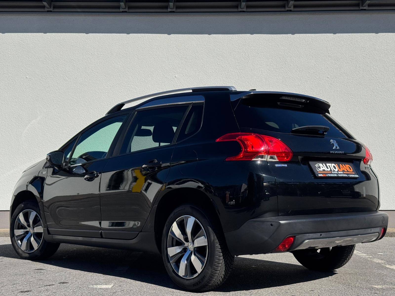 Peugeot 2008 Style*2.HAND*NUR 87TKM*PANO*NAVI*TEMPO*PDC