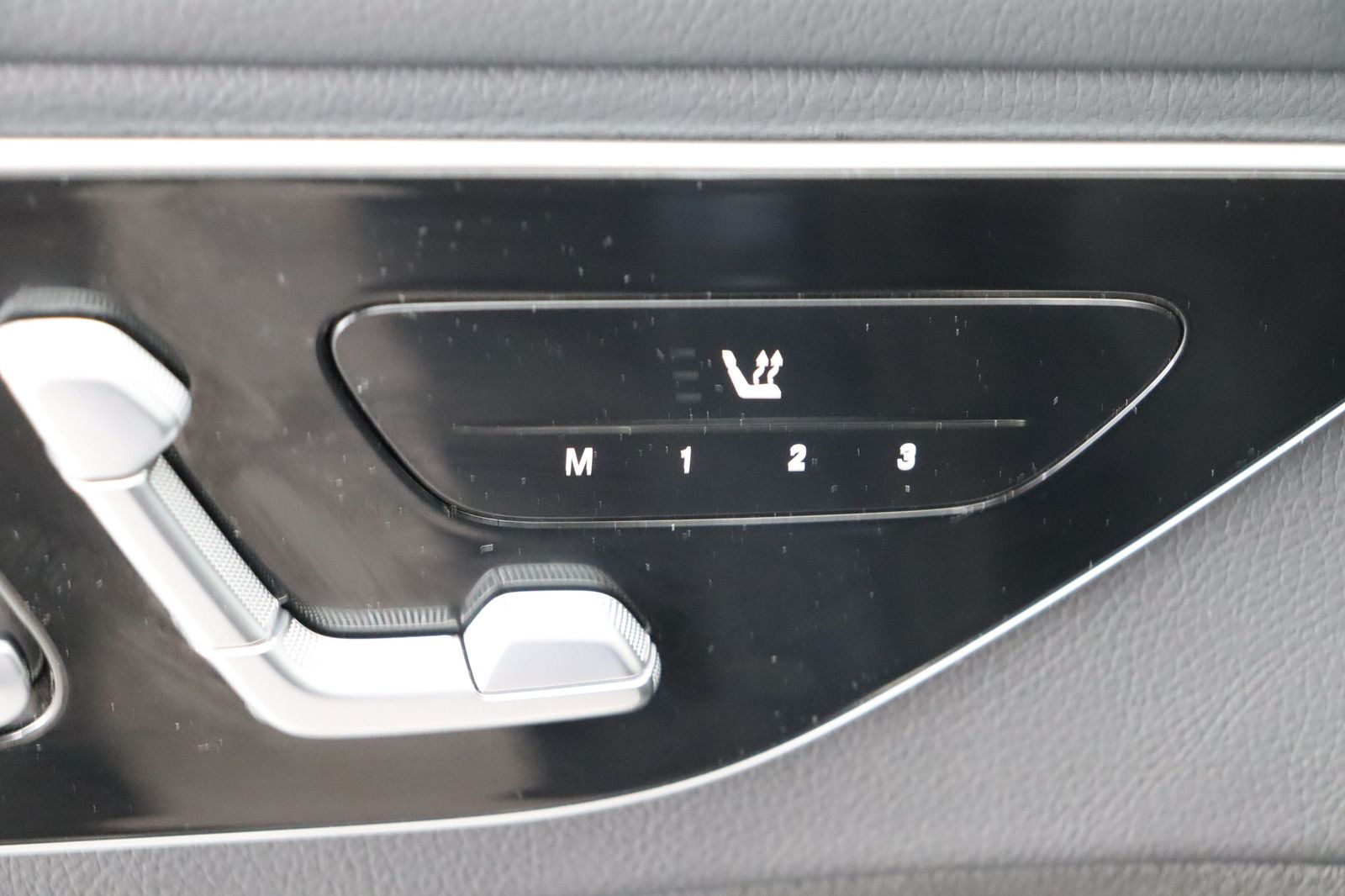 Fahrzeugabbildung Mercedes-Benz C 220 T d 4Matic Standhzg. * LED *