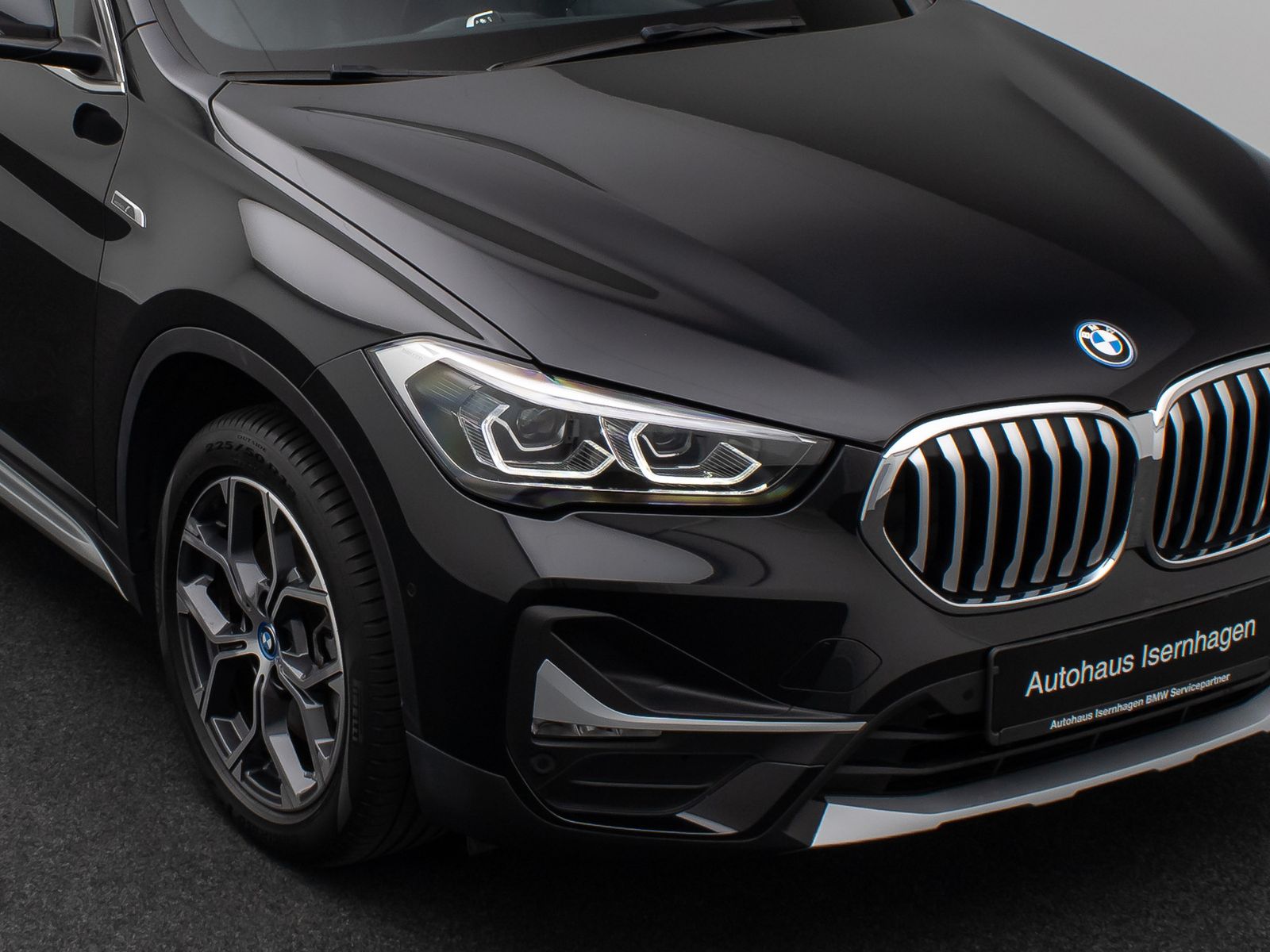 Fahrzeugabbildung BMW X1 xD25e xLine HUD DAB Parkassist Komfort Alarm