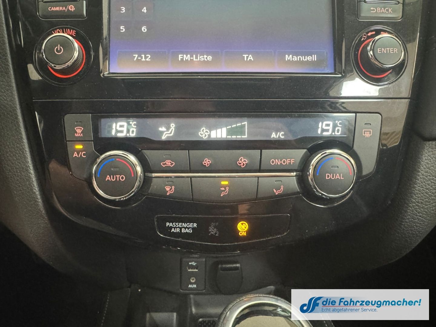 Fahrzeugabbildung Nissan X-Trail Tekna 4x4 2.0 dCi Panorama Navi Soundsys