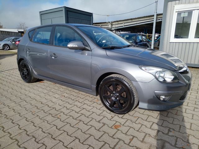 Hyundai i30+1.HAND+TÜV/NEU+KLIMAAUTOMATIK+TEMPOMAT+PDC