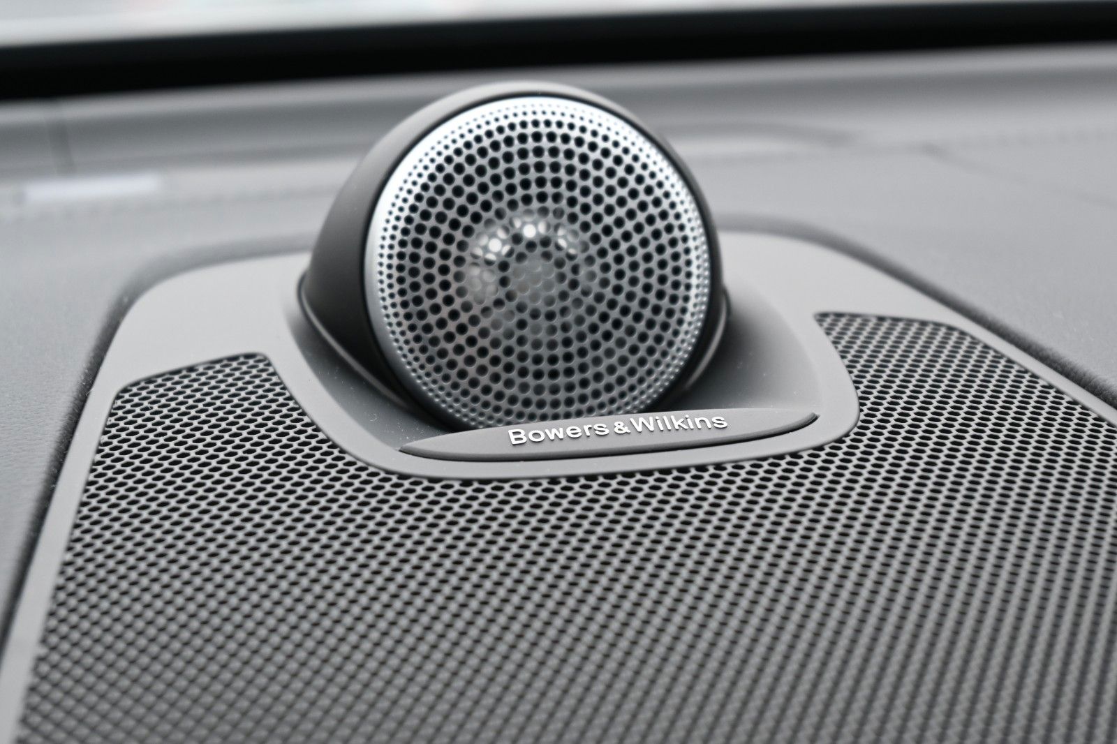 Fahrzeugabbildung Volvo XC60 T8 RC AWD Ultra Dark*LUFT*360*ACC*AHK