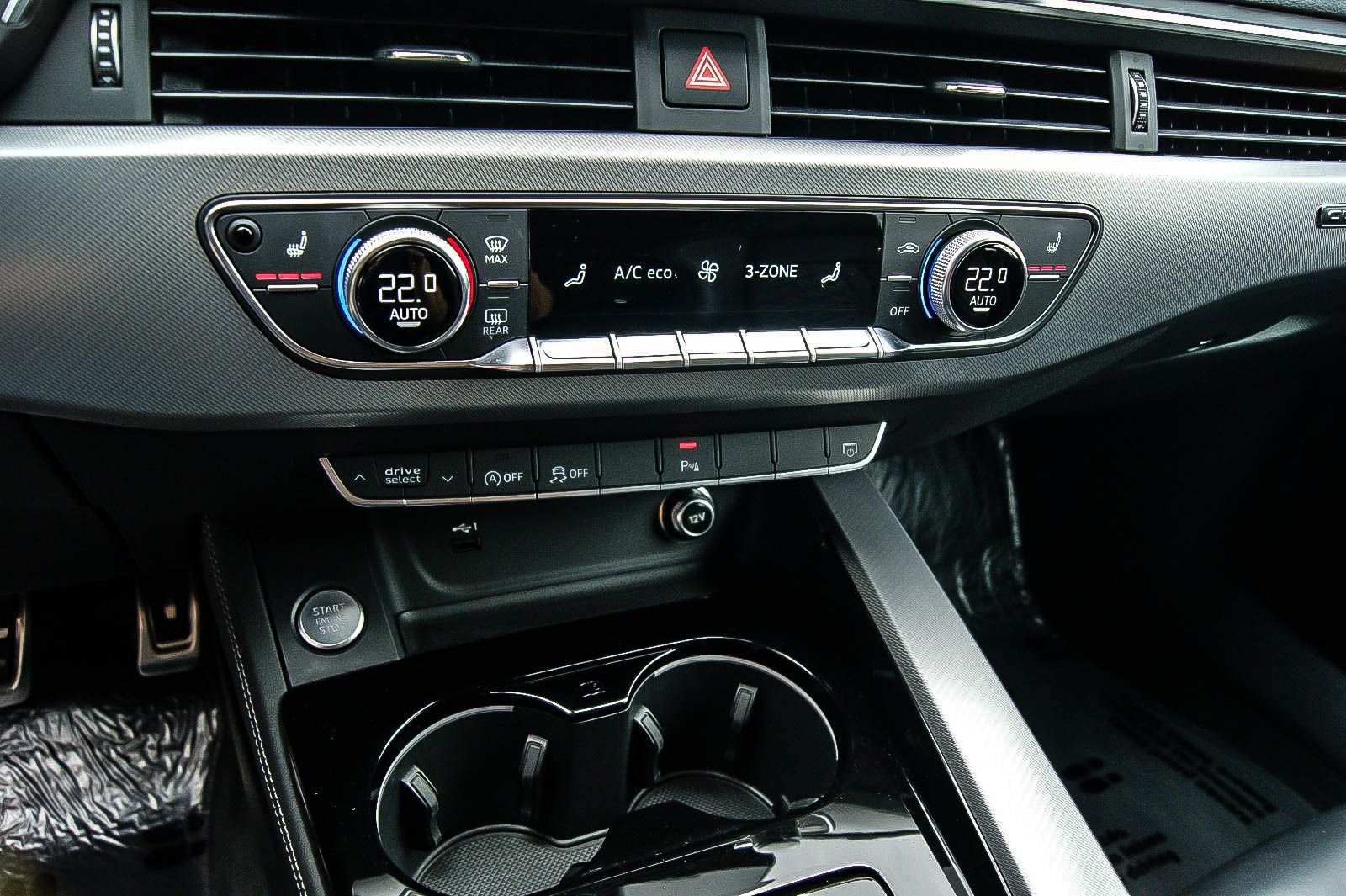 Fahrzeugabbildung Audi A4 Avant 45TFSI quattro edition one LEDER MATRIX