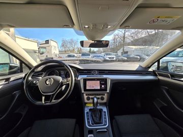 Volkswagen Passat - 11