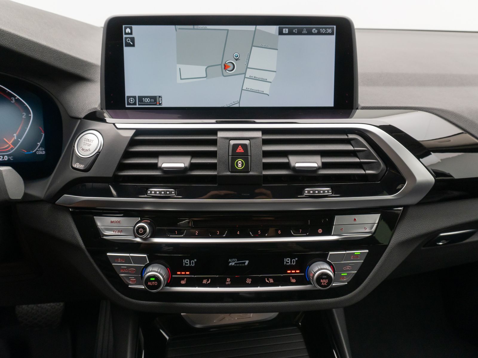Fahrzeugabbildung BMW X3 xD30d Kamera HUD HiFi DisplKey Komfort 20Zoll