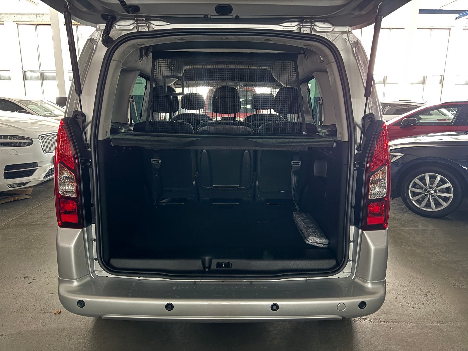 Fahrzeugabbildung Peugeot Partner Tepee 1.6 HDI ALLURE PDC SHZ KLIMA 2HAND