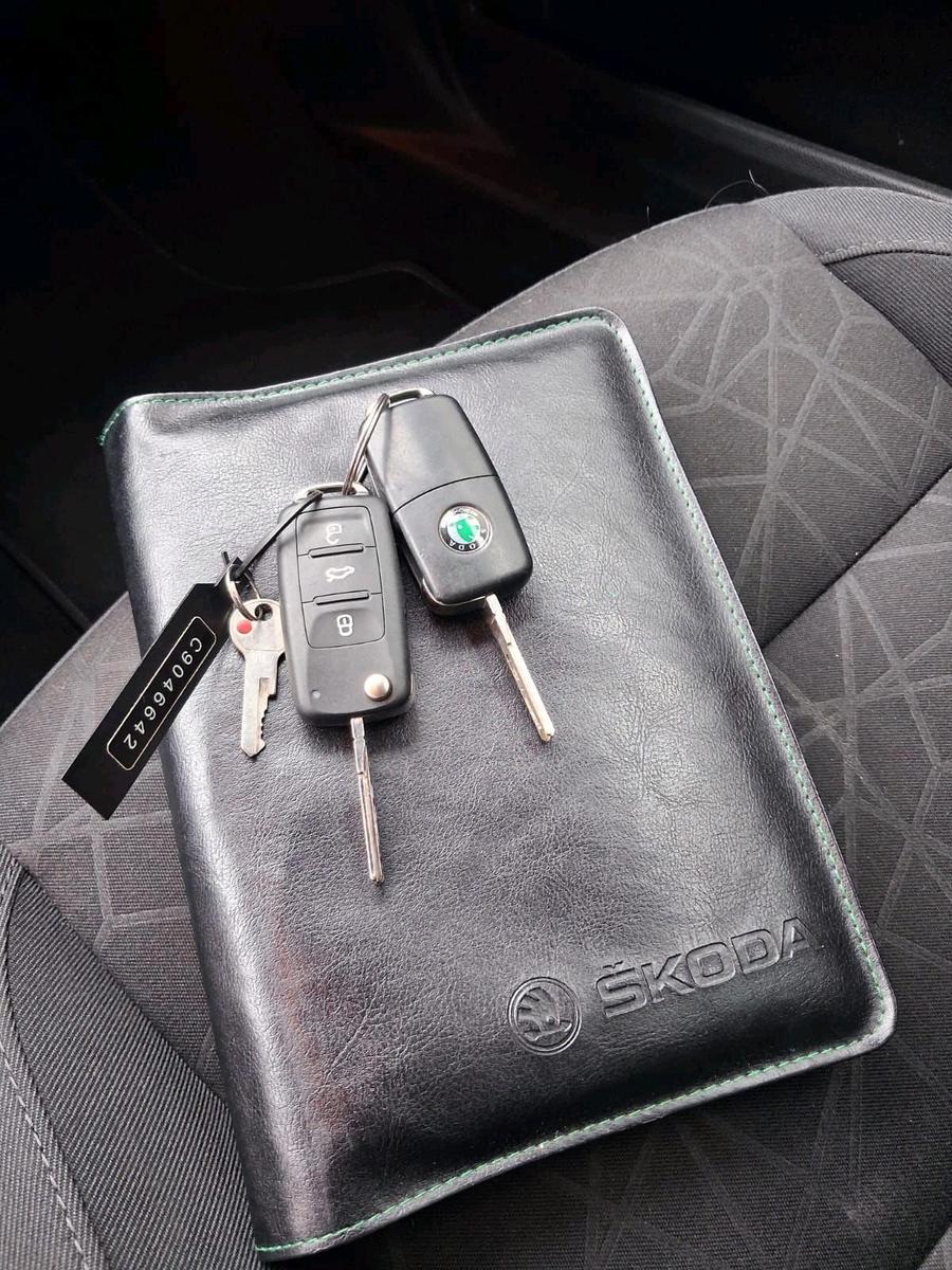 Skoda Superb 2012 — photo 15