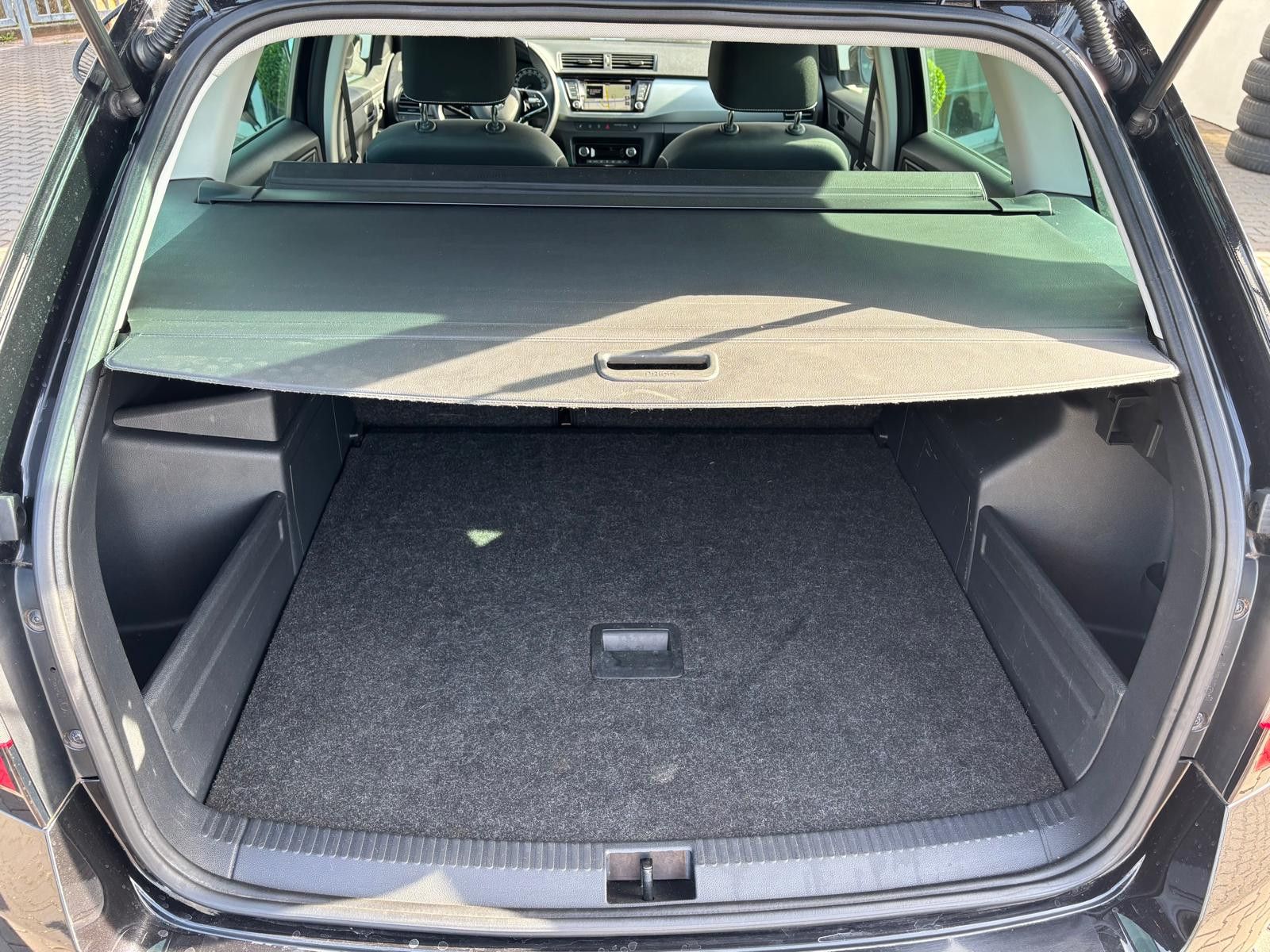 Fahrzeugabbildung SKODA Fabia Combi DSG BUSINESS-NAV-PDC-SHZ-APPS-TEMP