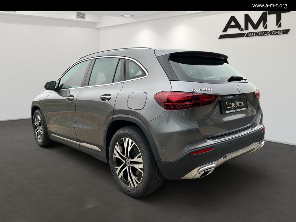 MERCEDES-BENZ GLA 200