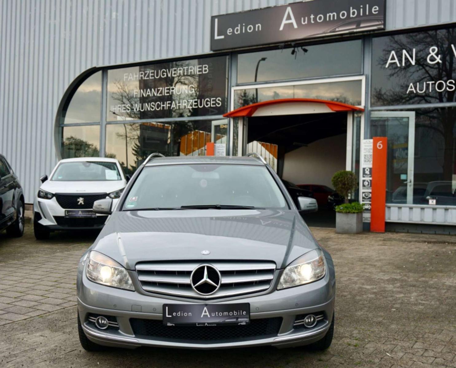 Mercedes-Benz C200 2010 — photo 9
