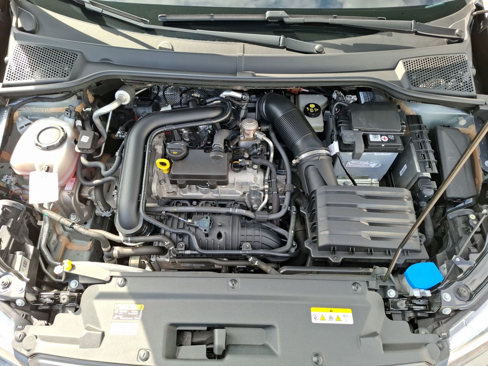 Fahrzeugabbildung SEAT Arona TSI FR-Line DSG LED Navi AID ACC RFK SH LM