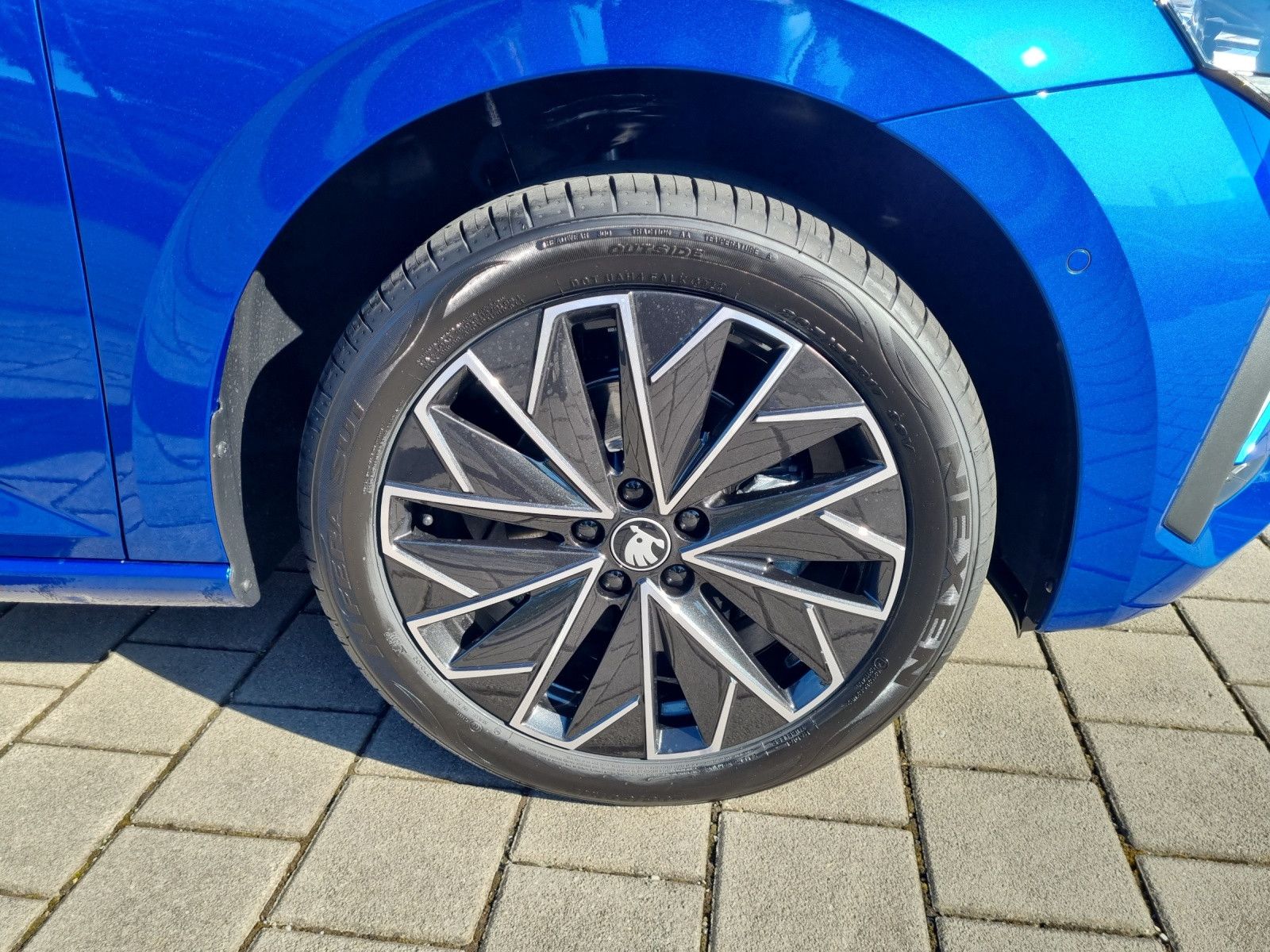 Fahrzeugabbildung SKODA Scala Tour 1,0 TSI 85KW/115PS AHK Fahrassi+