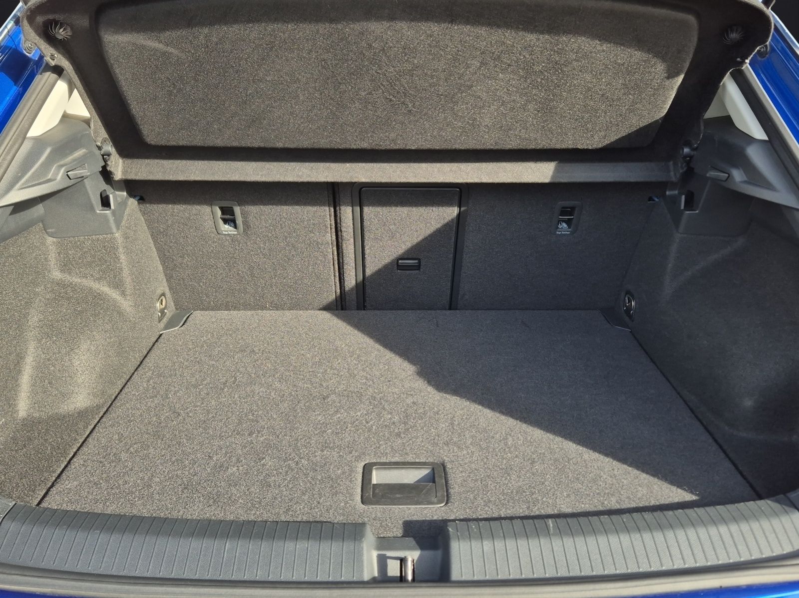 Fahrzeugabbildung Volkswagen T-Roc TSI Move AHK Navi LED AID ACC Park-Assist