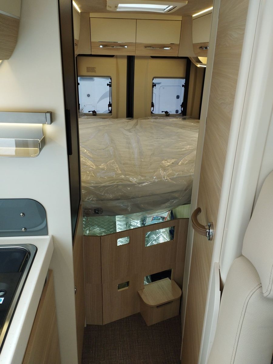 Fahrzeugabbildung Eura Mobil Van V 635 HB Captain-Chair-Sitze, Skyroof, RFK