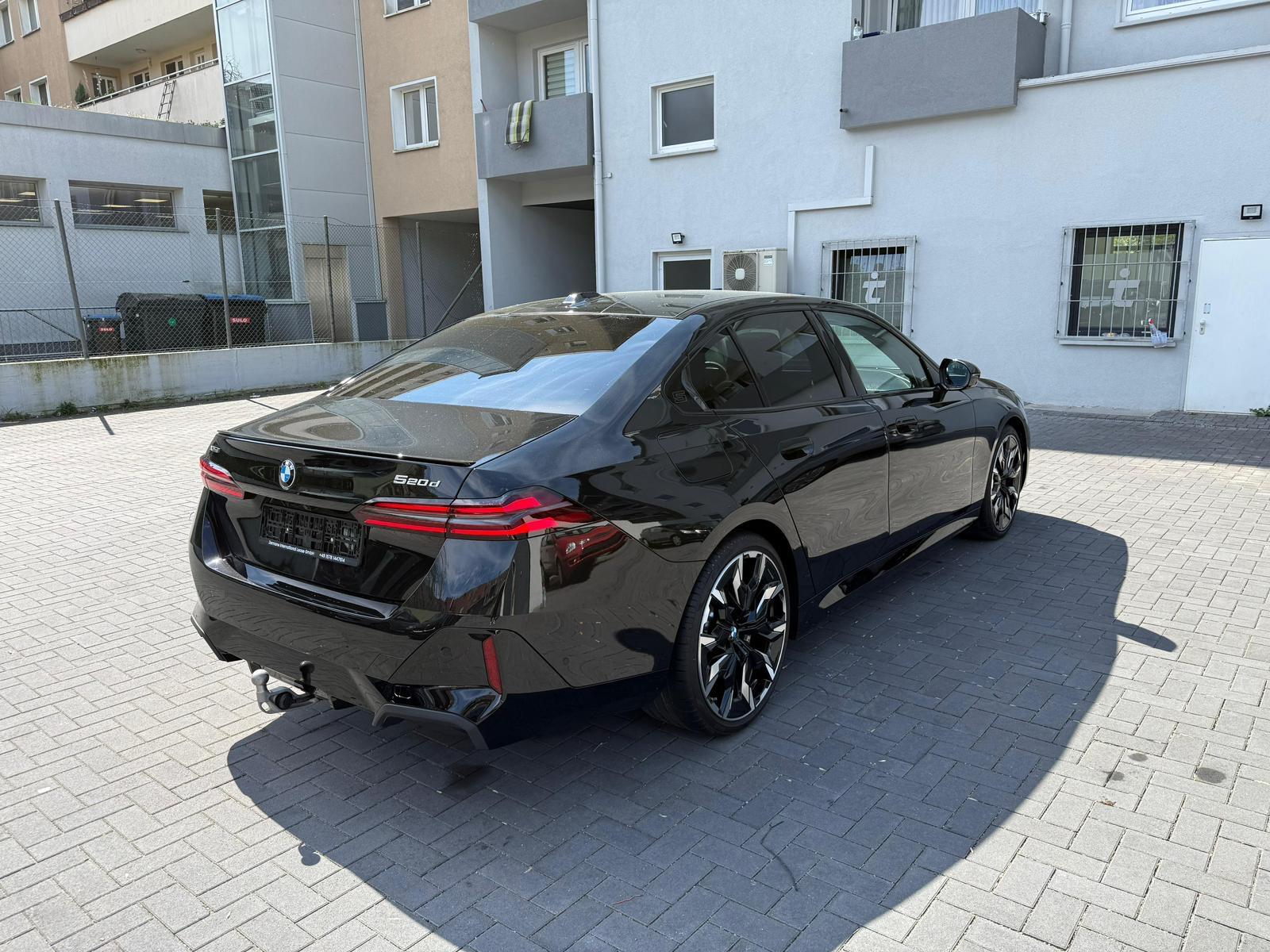 BMW 520d xDrive/PANO/HUD/AHK/Bowers&Wilkins/21"Indiv