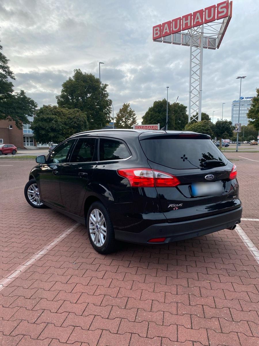 Ford Focus 2012 — interior
