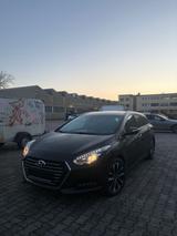 Hyundai I40 2.0 Benzin - Hyundai i40 in Berlin