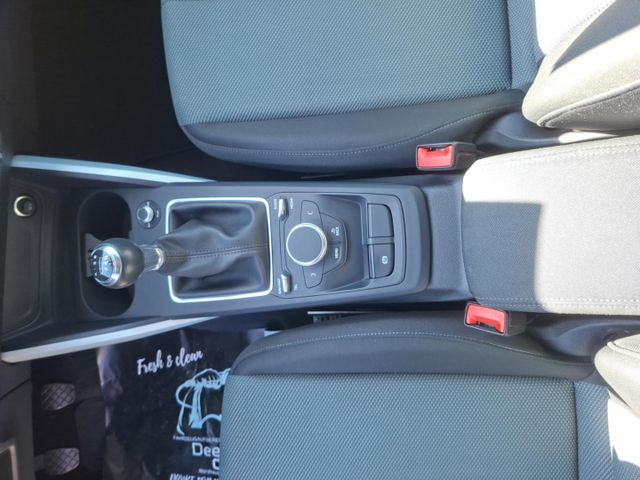 Audi Q2 design 30 TFSI S Line °LED°Navi°SHZ°PDC°AAC°