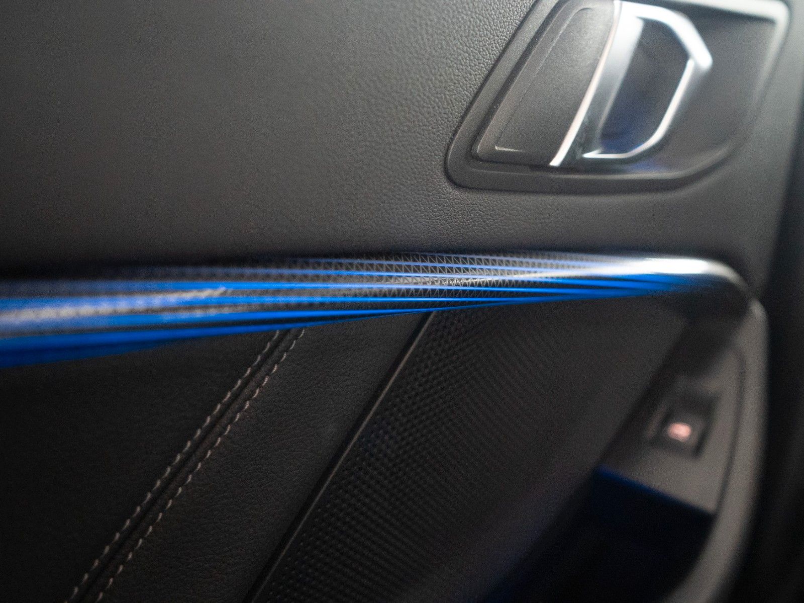 Fahrzeugabbildung BMW 118 i Sport Line AUTOMATIK/SITZHZG./PDC V+H/DAB