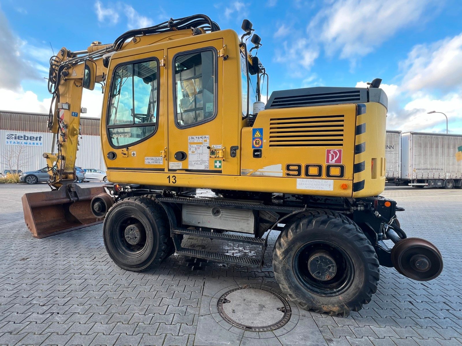 Fahrzeugabbildung Liebherr A 900 C ZW Litronic / 19.393 h / 2011