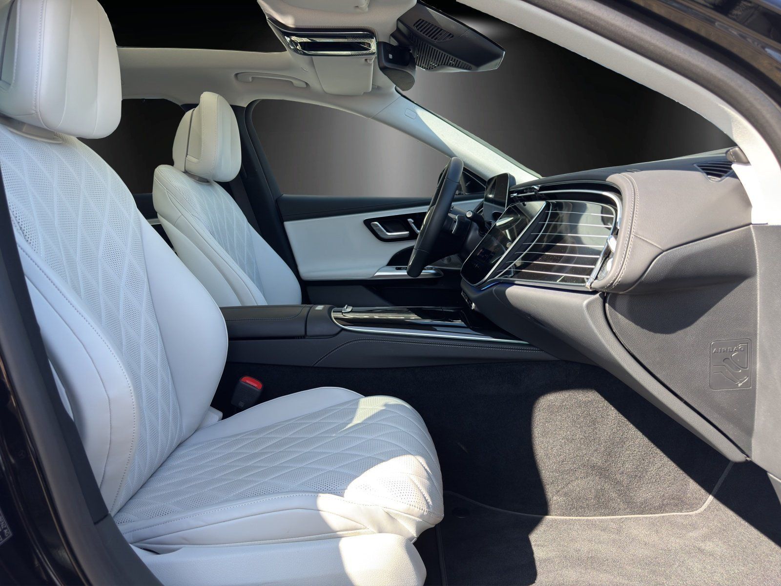 Fahrzeugabbildung Mercedes-Benz E300de T ExcluPrem ENERGIZING+ DISTR Pano 20"AMG