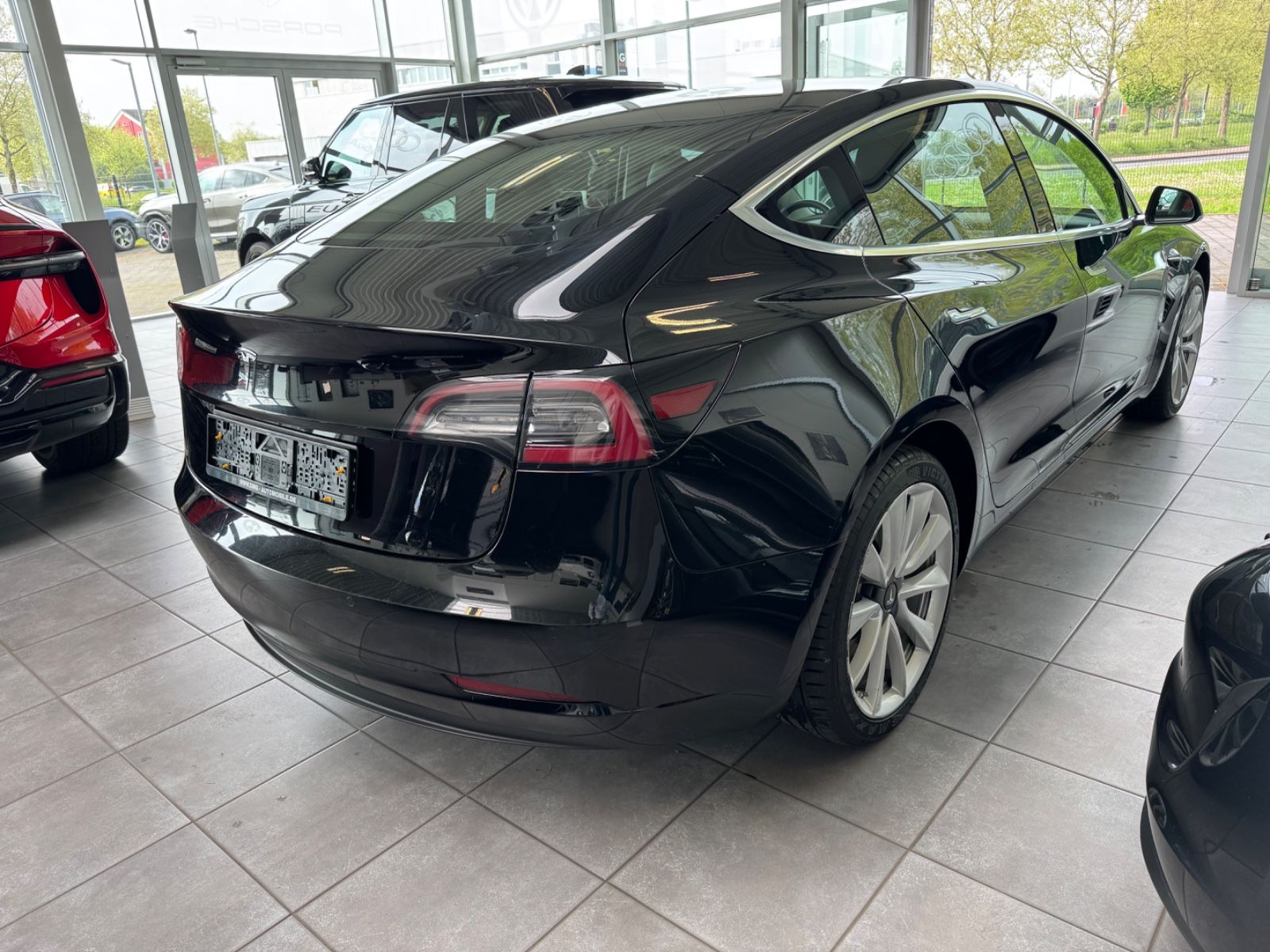 Fahrzeugabbildung Tesla Model 3 Standard Range Plus RWD