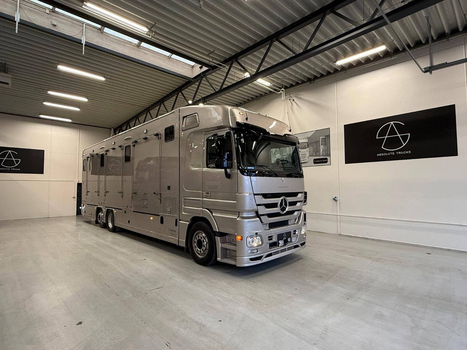 Mercedes-Benz ACTROS 2548 KETTERER 9 HORSES WITH LIVING
