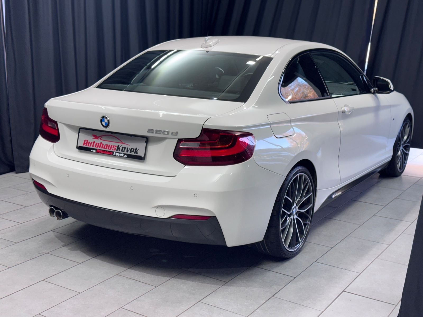 Fahrzeugabbildung BMW 220 d Coupe M Sport|19 ZOLL M-PERFORMANCE|LEDER|