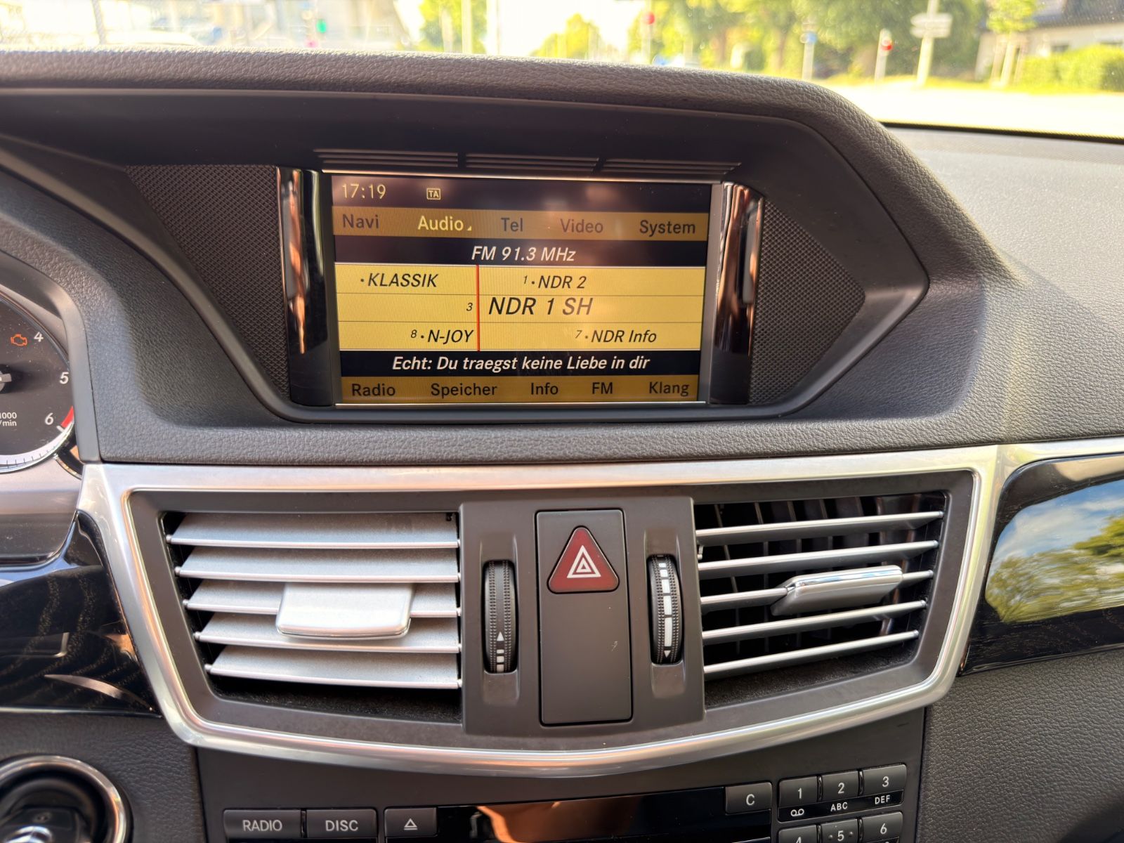 E 220 *Xenon*Klimatr.*Sitzhz*PDC*Navi*S.W*ALU*