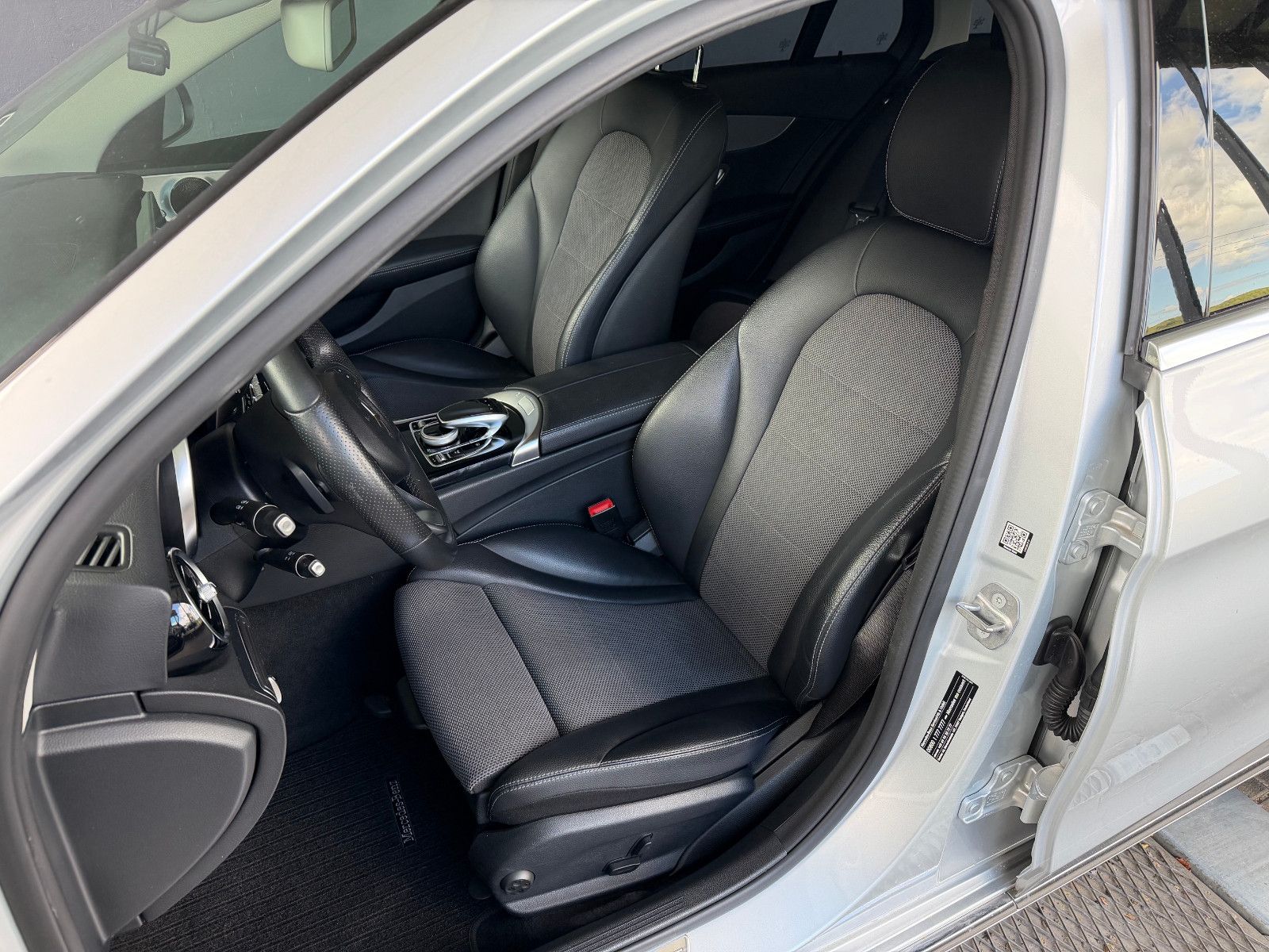 Mercedes-Benz C 200 T-Modell 4Matic Avantgarde — Bild 12