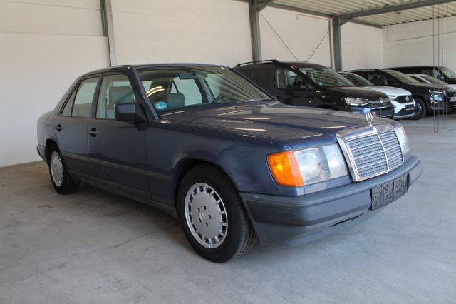 Mercedes-Benz 230E  Alufelgen Schiebdach