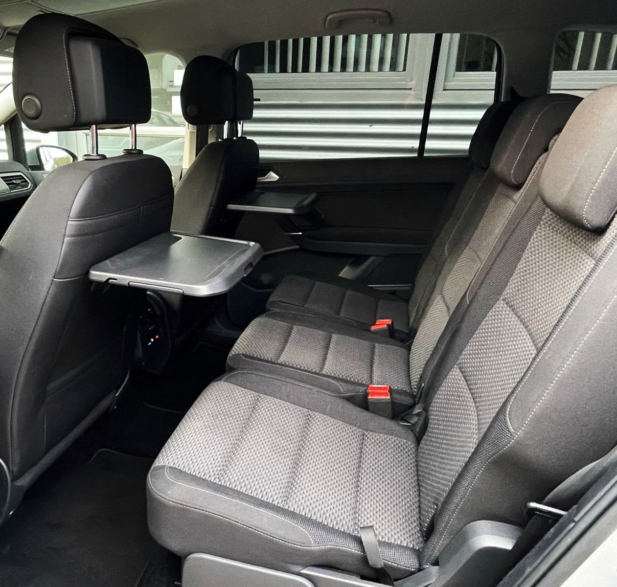 Fahrzeugabbildung Volkswagen Touran 1.5 TSI DSG  NAVI ACC 7-SITZE GANZJ. RFN.