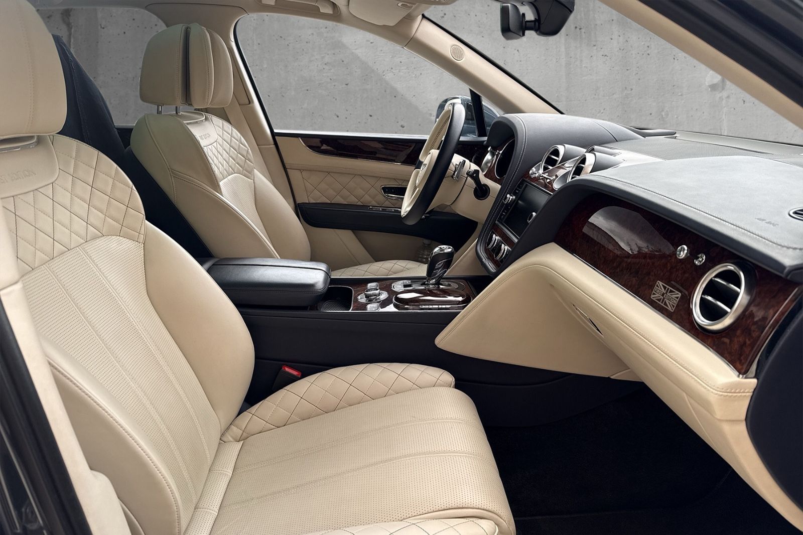 Fahrzeugabbildung Bentley Bentayga W12*First Edition*Dt. Auto*Naim*Mulline