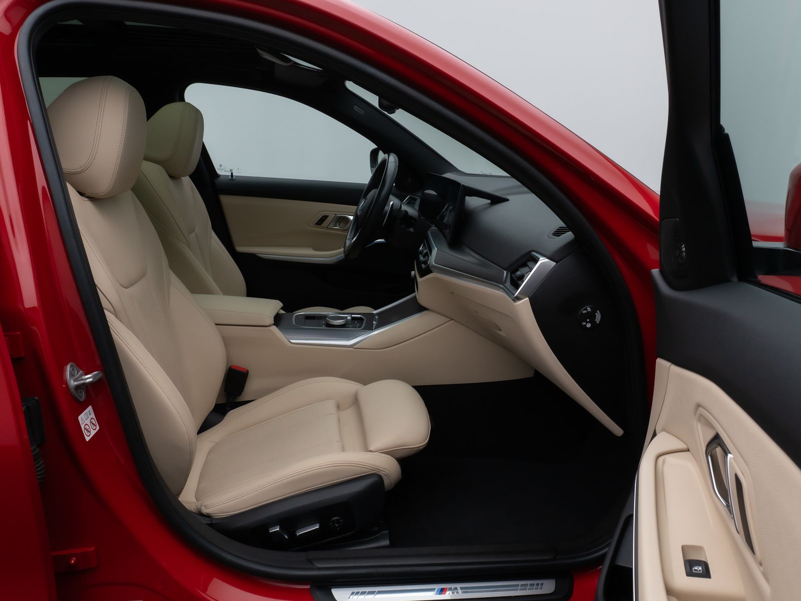Fahrzeugabbildung BMW 330e M Sport Pro Panorama Kamera HUD H/K Komfort