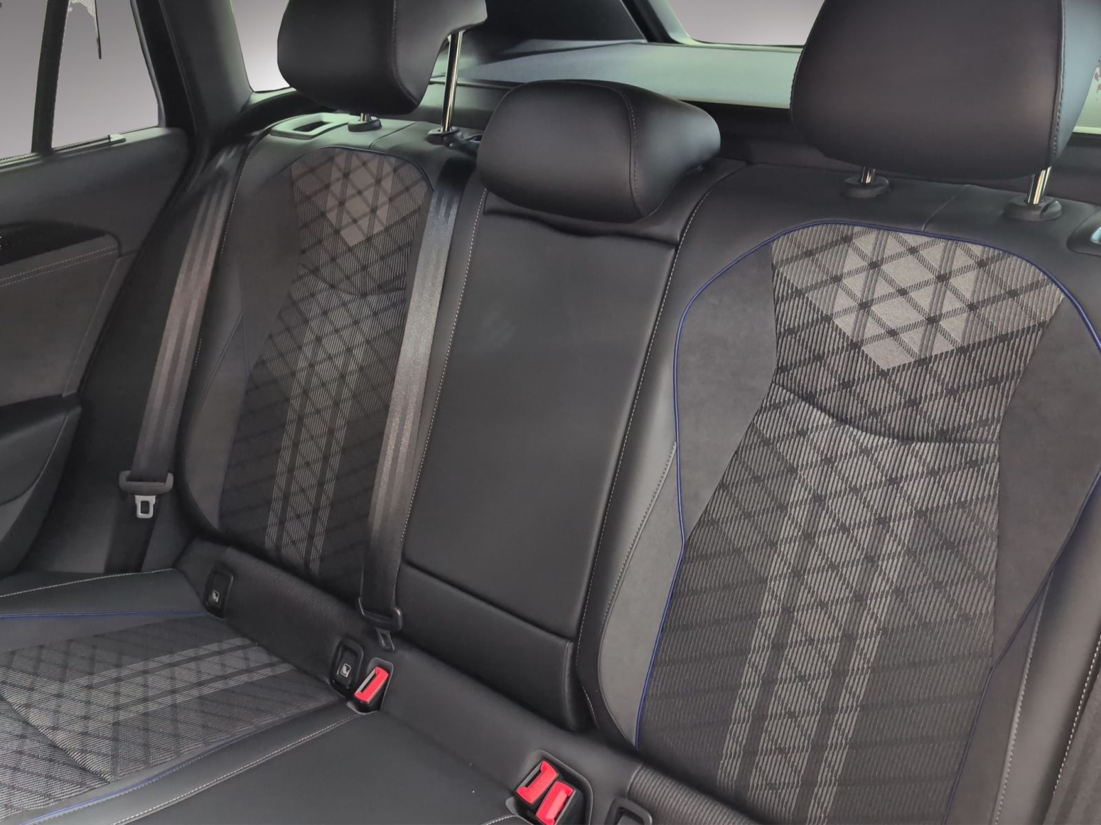 Volkswagen Passat Variant - Bild 13
