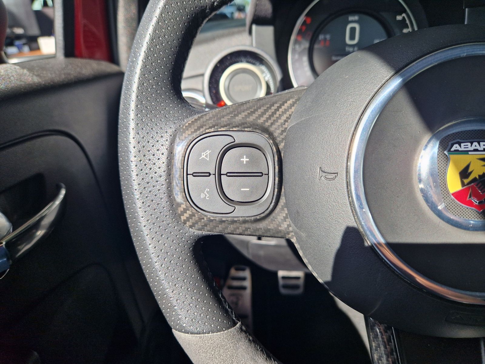 Fahrzeugabbildung Abarth 695C Beats Soundsystem NAVI ALU